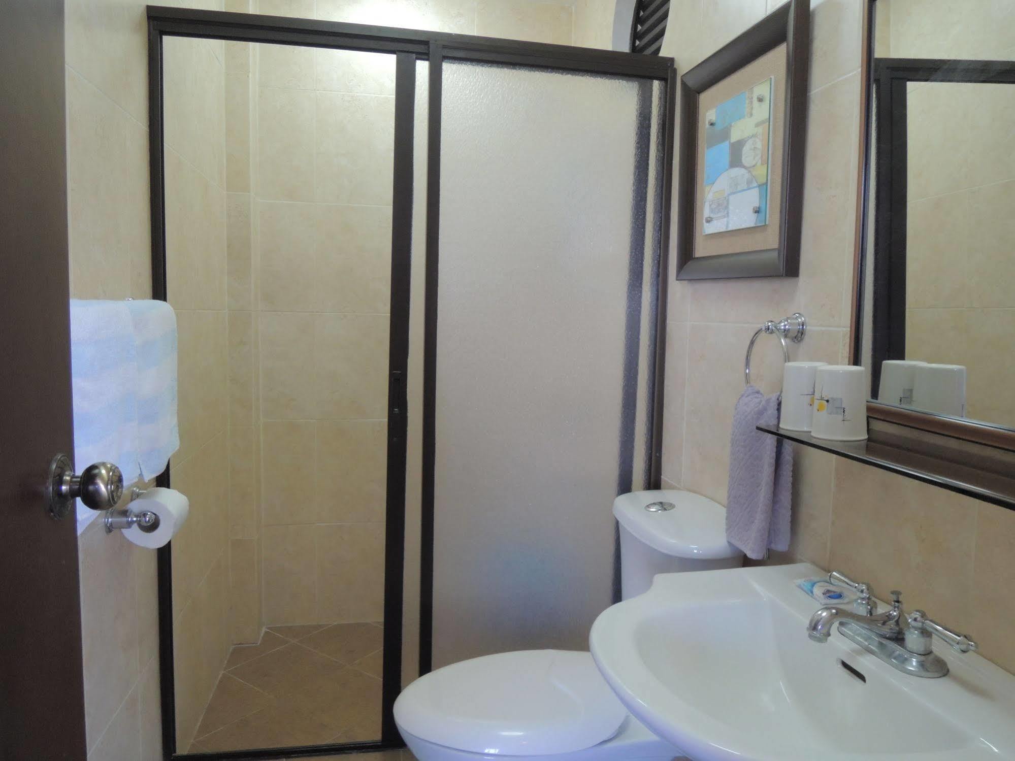 Palms Seaside Inn And Resort Medellin المظهر الخارجي الصورة